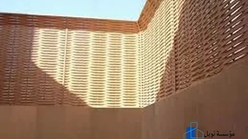سواتر خشب تغطي كامل الجهة المكشوفة – الخبر