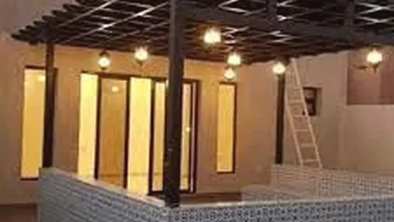 جلسة حوش عائلية منظمة ومظللة – الدمام