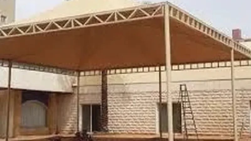 مظلة هرمية مستقلة بتصميم قوي – الظهران