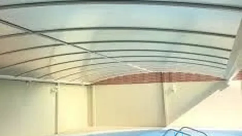 مظلات مسابح خفيفة التركيب وعصرية – الضاحية