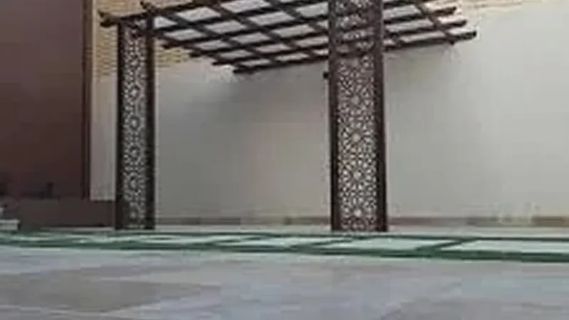 جلسات مريحة خارجية للراحة والاستجمام – العزيزية