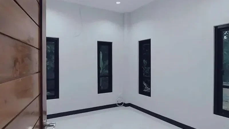 تنفيذ خطوط وتصاميم دهان داخل الغرف في الثقبة